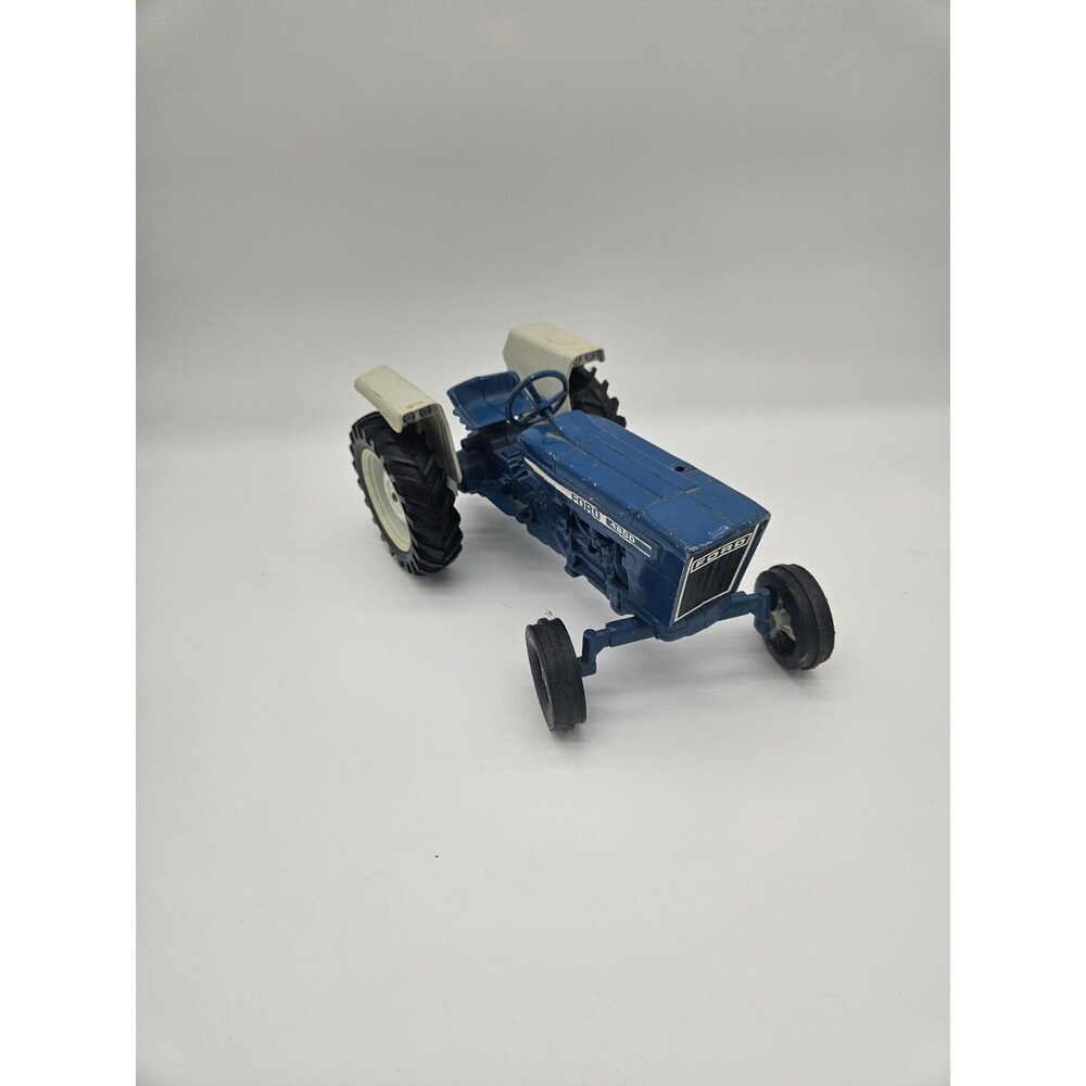 Vintage Ford 4000 1/12 Scale Diecast Blue Farm Tractor And Wagon - Picture 2 of 5